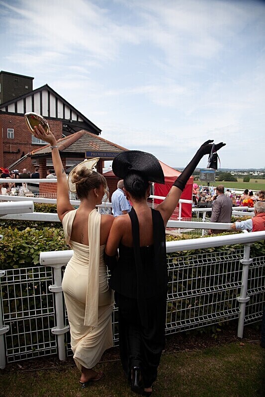 PONTEFRACT RACE 2025-9151 - PONTEFRACT RACES - LADIES DAY 2025
