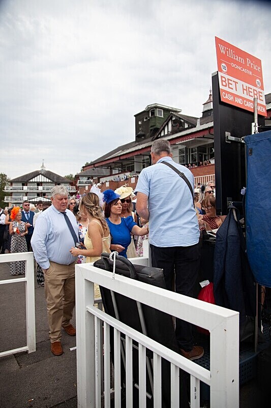 PONTEFRACT RACE 2025-9333 - PONTEFRACT RACES - LADIES DAY 2025