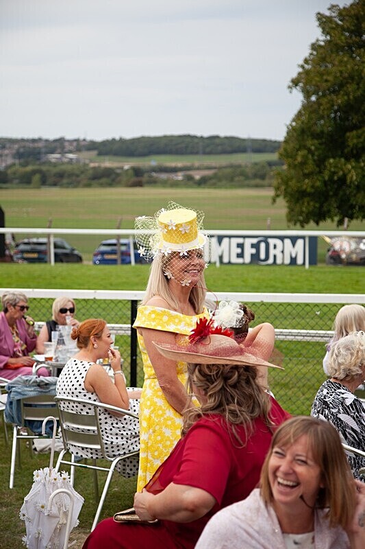 PONTEFRACT RACE 2025-9465 - PONTEFRACT RACES - LADIES DAY 2025