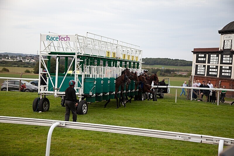 PONTEFRACT RACE 2025-9421 - PONTEFRACT RACES - LADIES DAY 2025
