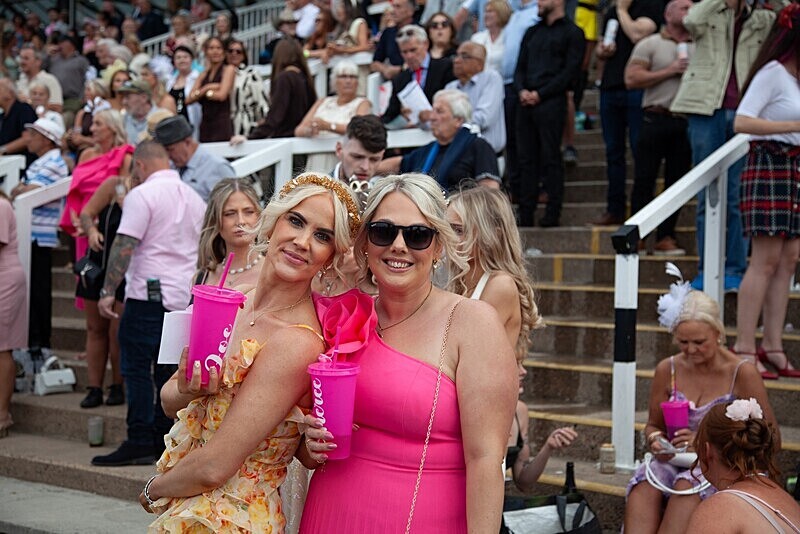 PONTEFRACT RACE 2025-9424 - PONTEFRACT RACES - LADIES DAY 2025
