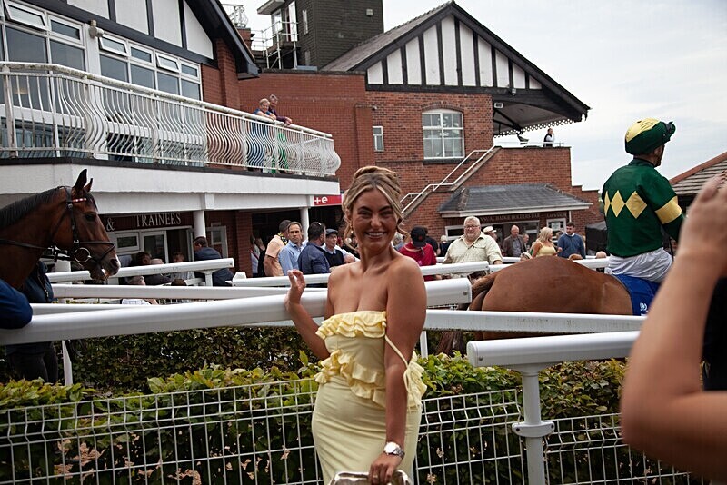 PONTEFRACT RACE 2025-9317 - PONTEFRACT RACES - LADIES DAY 2025