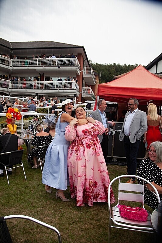 PONTEFRACT RACE 2025-9406 - PONTEFRACT RACES - LADIES DAY 2025