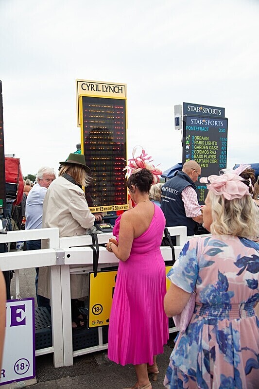 PONTEFRACT RACE 2025-9205 - PONTEFRACT RACES - LADIES DAY 2025
