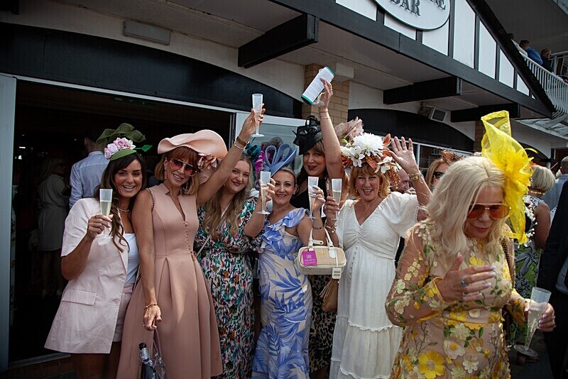 PONTEFRACT RACE 2025-9095 - PONTEFRACT RACES - LADIES DAY 2025
