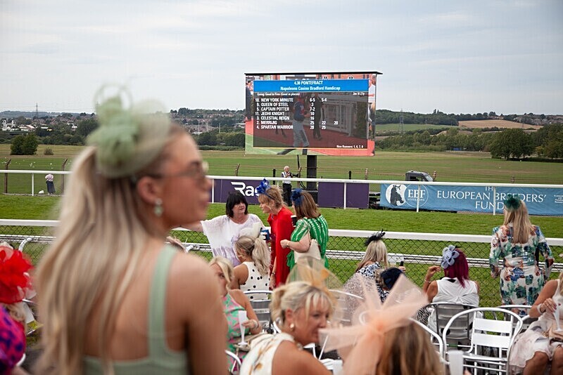PONTEFRACT RACE 2025-9413 - PONTEFRACT RACES - LADIES DAY 2025