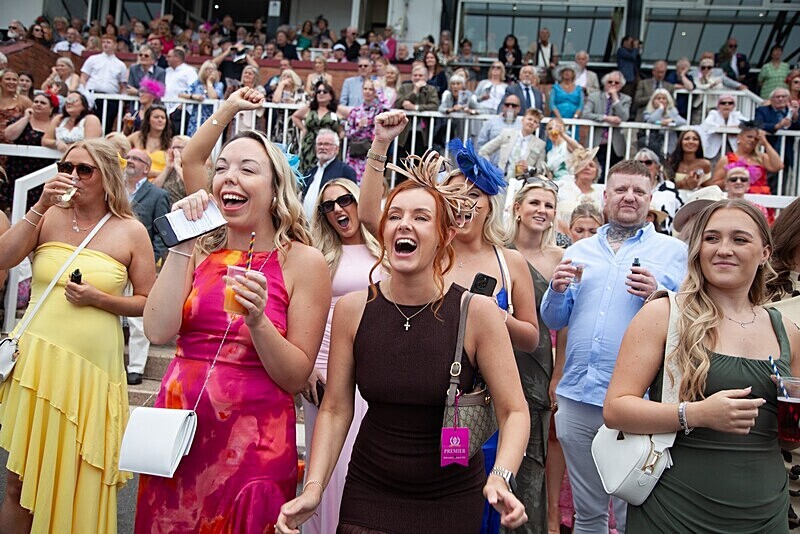 PONTEFRACT RACE 2025-9222 - PONTEFRACT RACES - LADIES DAY 2025