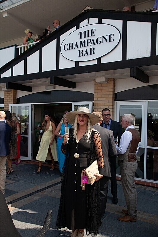 PONTEFRACT RACE 2025-9033 - PONTEFRACT RACES - LADIES DAY 2025