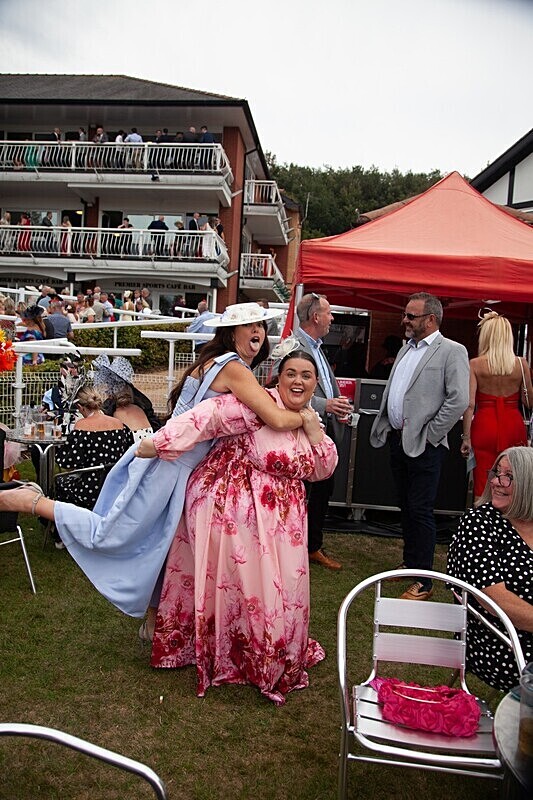 PONTEFRACT RACE 2025-9408 - PONTEFRACT RACES - LADIES DAY 2025