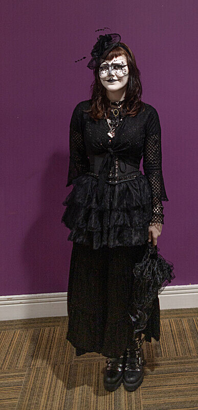GOTHS INSIDE-4127 - RACE THE WAVES - GOTHS ETC