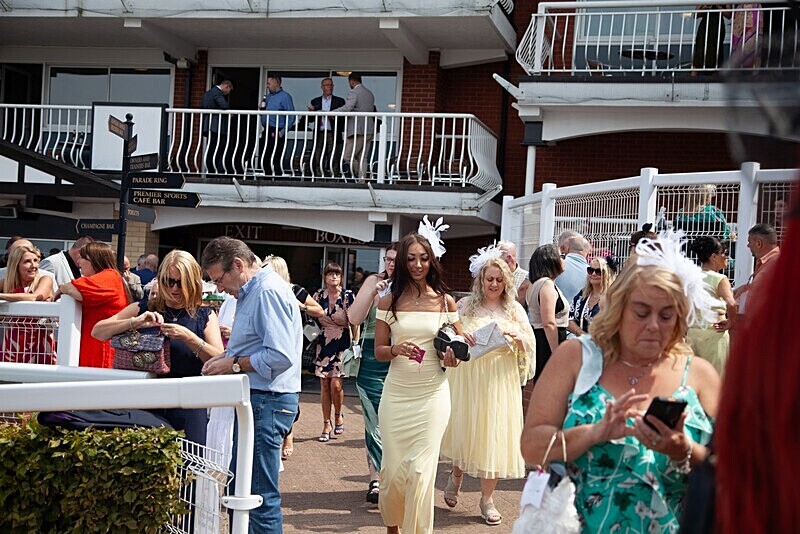 PONTEFRACT RACE 2025-9052 - PONTEFRACT RACES - LADIES DAY 2025