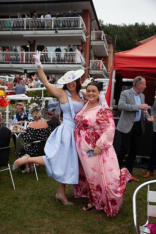 PONTEFRACT RACE 2025-9403 - PONTEFRACT RACES - LADIES DAY 2025