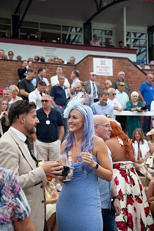 PONTEFRACT RACE 2025-9215 - PONTEFRACT RACES - LADIES DAY 2025