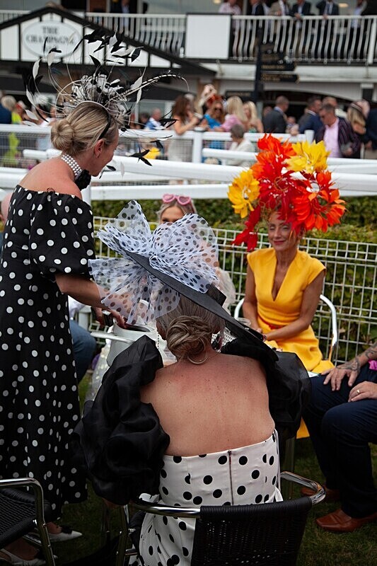 PONTEFRACT RACE 2025-9344 - PONTEFRACT RACES - LADIES DAY 2025
