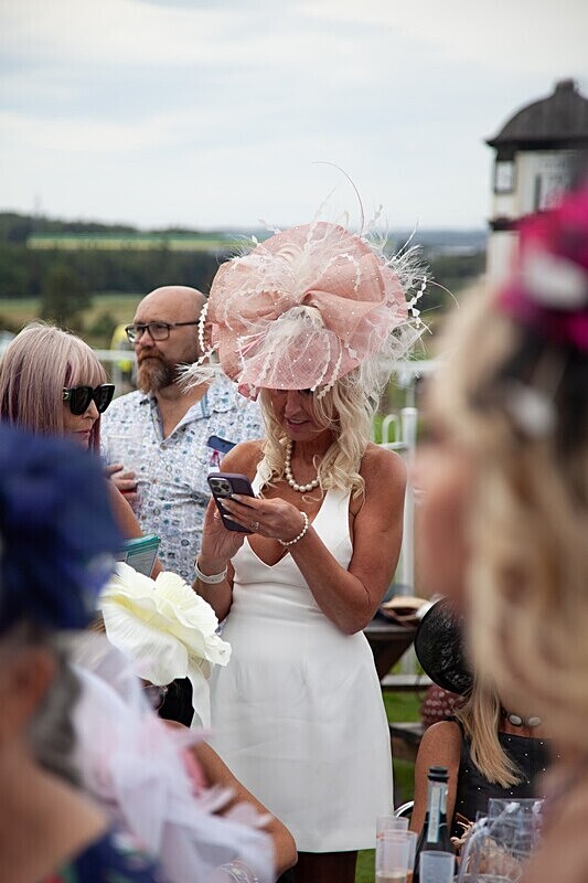 PONTEFRACT RACE 2025-9338 - PONTEFRACT RACES - LADIES DAY 2025