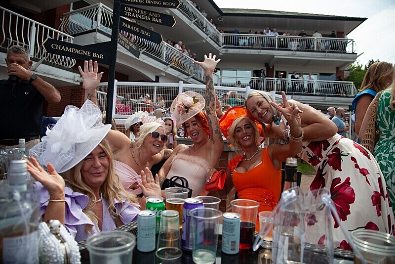PONTEFRACT RACE 2025-9112 - PONTEFRACT RACES - LADIES DAY 2025