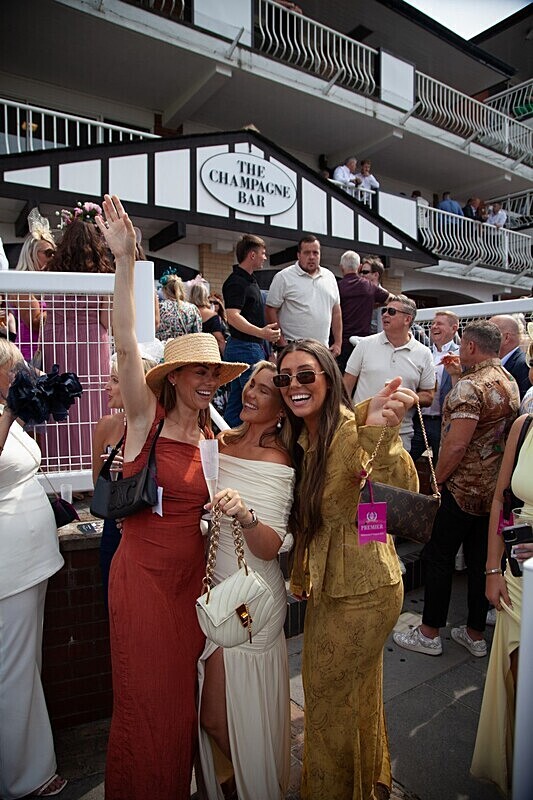 PONTEFRACT RACE 2025-9106 - PONTEFRACT RACES - LADIES DAY 2025