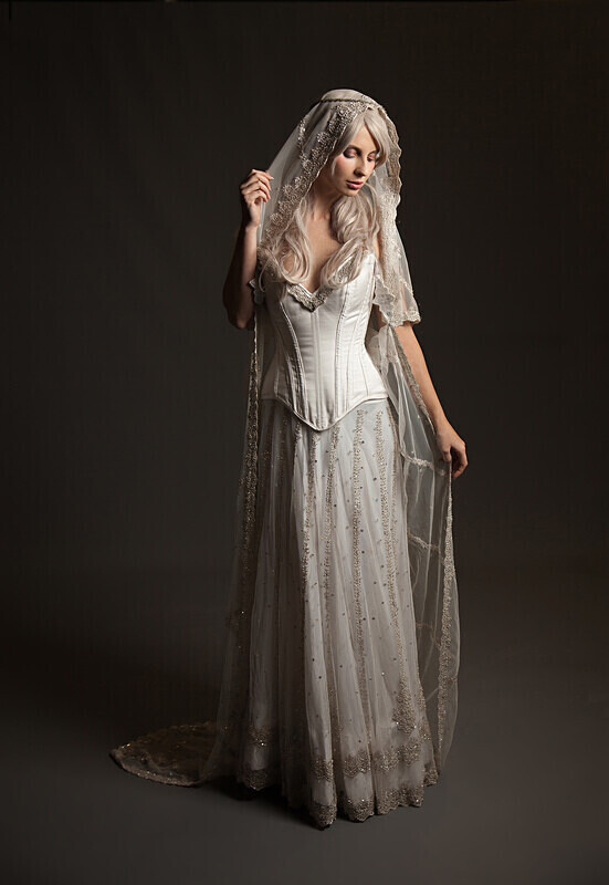 Medieval - 5th to 15th Century - SUCCESSFUL ARPS - FEMALE FASHION THROUGH THE AGES