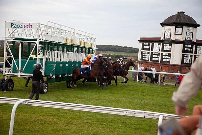 PONTEFRACT RACE 2025-9422 - PONTEFRACT RACES - LADIES DAY 2025