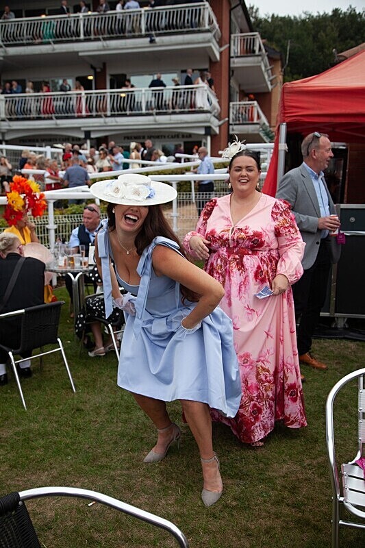 PONTEFRACT RACE 2025-9404 - PONTEFRACT RACES - LADIES DAY 2025