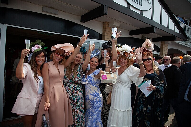 PONTEFRACT RACE 2025-9097 - PONTEFRACT RACES - LADIES DAY 2025