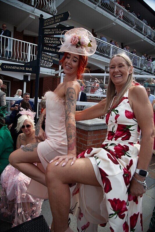 PONTEFRACT RACE 2025-9122 - PONTEFRACT RACES - LADIES DAY 2025
