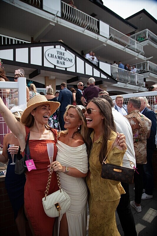 PONTEFRACT RACE 2025-9104 - PONTEFRACT RACES - LADIES DAY 2025