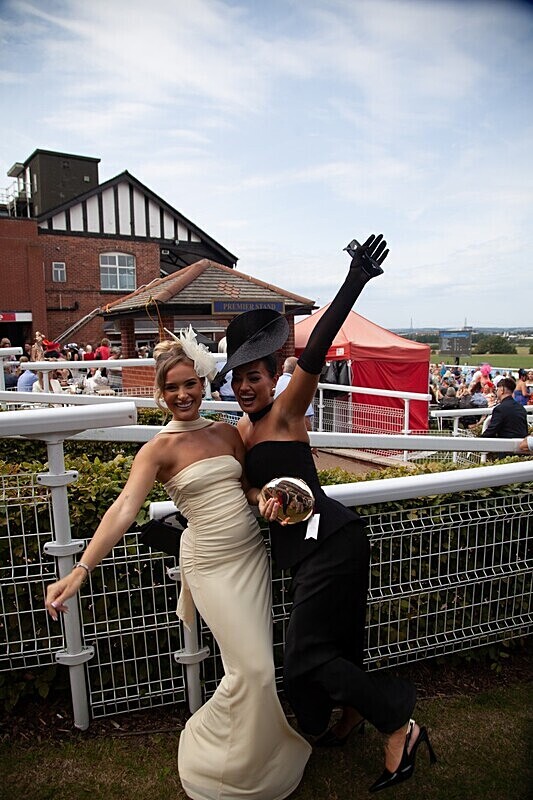 PONTEFRACT RACE 2025-9152 - PONTEFRACT RACES - LADIES DAY 2025