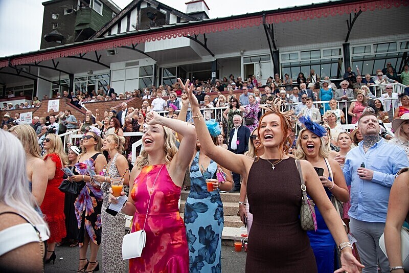 PONTEFRACT RACE 2025-9235 - PONTEFRACT RACES - LADIES DAY 2025