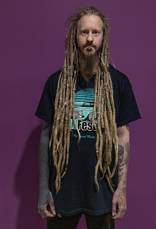 GOTHS INSIDE-4138 - RACE THE WAVES - GOTHS ETC