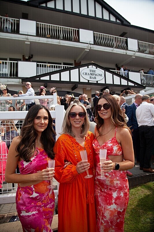 PONTEFRACT RACE 2025-9089 - PONTEFRACT RACES - LADIES DAY 2025