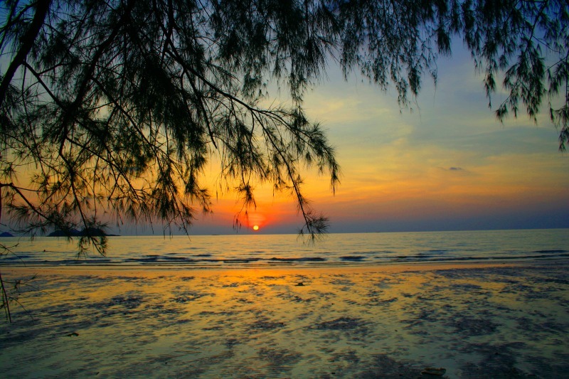 Thai Sunset Koh Chang - People and Places