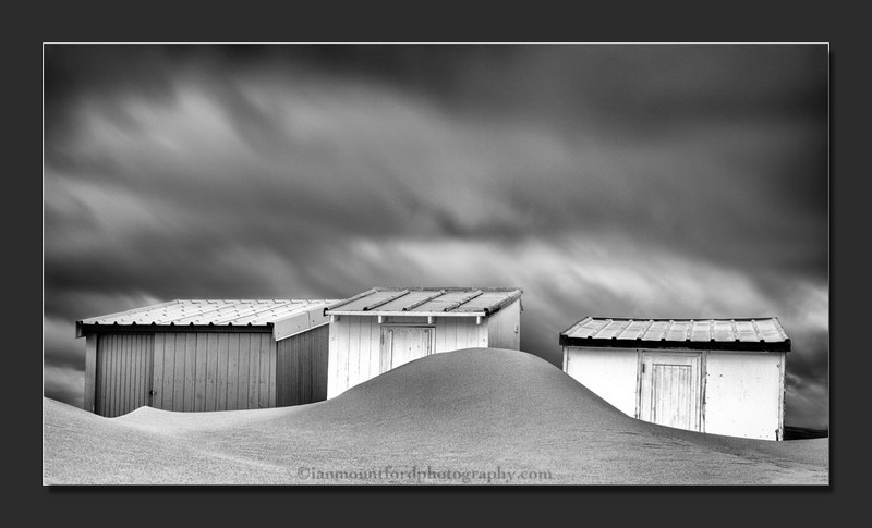 Cabine de Plage 3 - Monochromatic