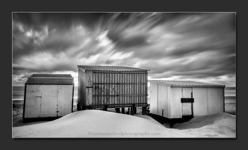 Cabine de Plage 2 - Monochromatic