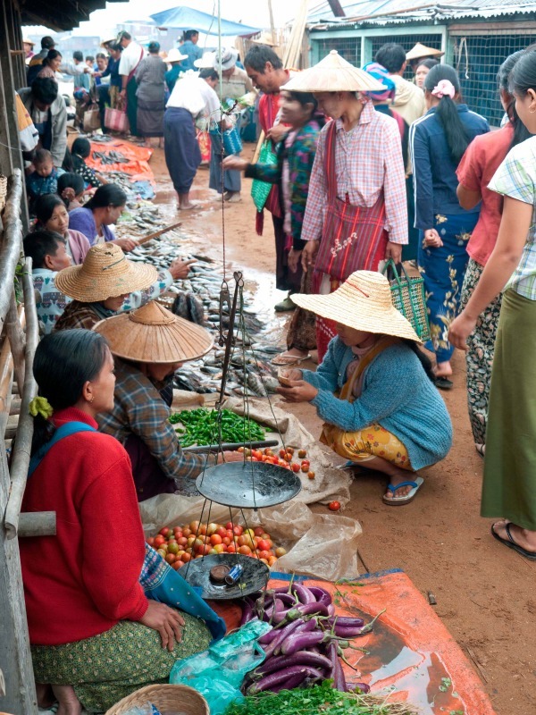 Inlay Lake market