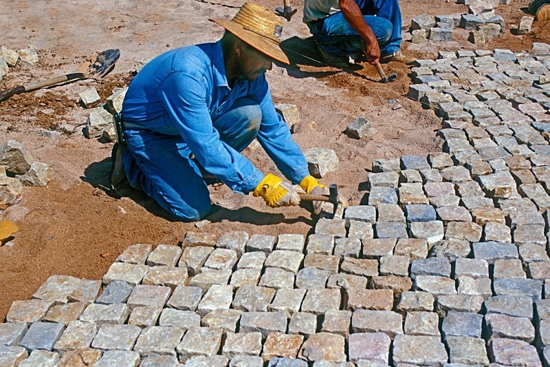 Pedreiro at work - Miscellany