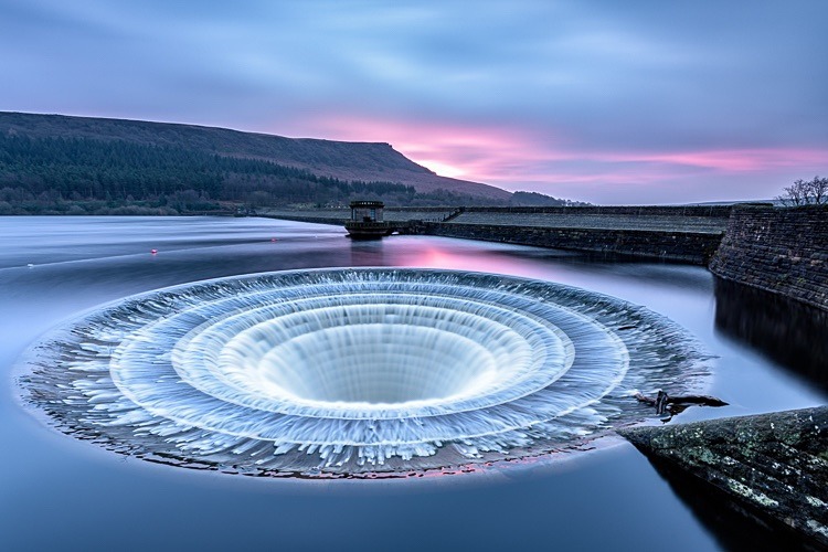 Plug Hole In Ladybower Reservoir 2