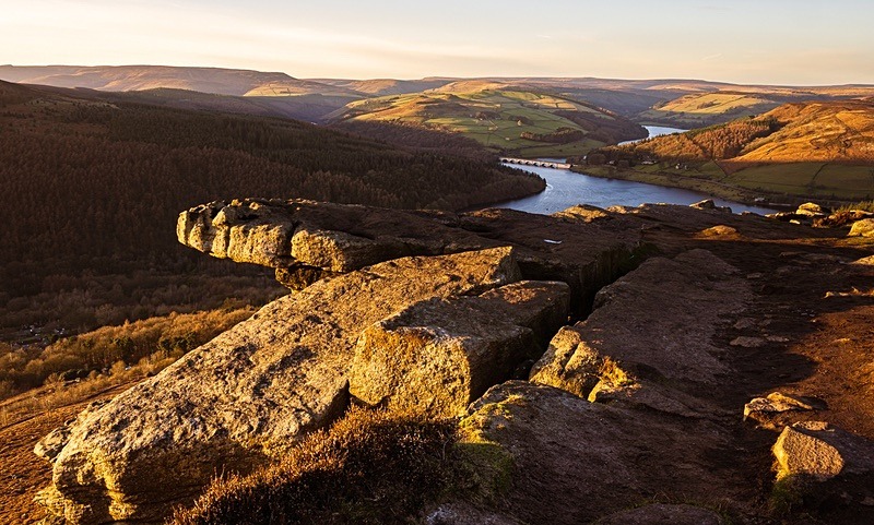 Ladybower Reservoir from Bamford Edge (2) - Ladybower Reservoir