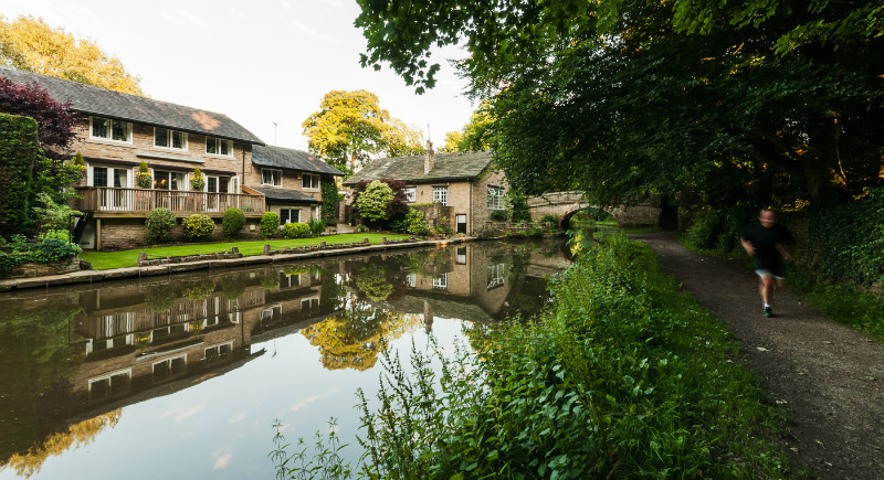 Bridge 28 on the Macclesfield Canal by photographer Mark Helliwell