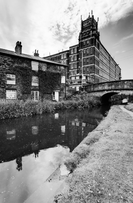 Bridge 3 on the Macclesfield Canal by photographer Mark Helliwell