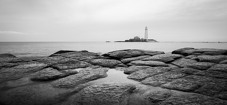 St Mary's Lighthouse from the mud stones (1) - Whitley Bay