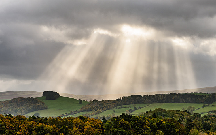 Crepuscular rays near the A66 - The Lake District