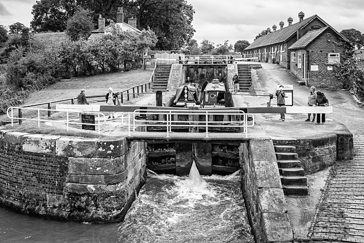 Operating the locks, near Bunbury - Other Cheshire Locations