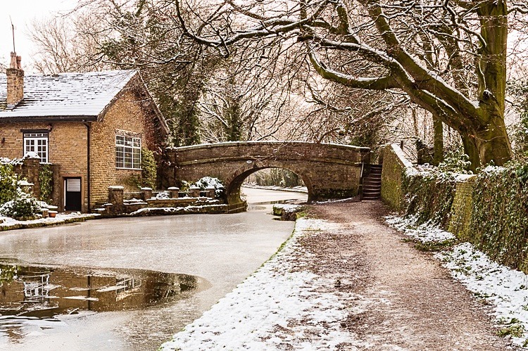 Bridge 28 Macclesfield Canal (1) - Macclesfield in Winter