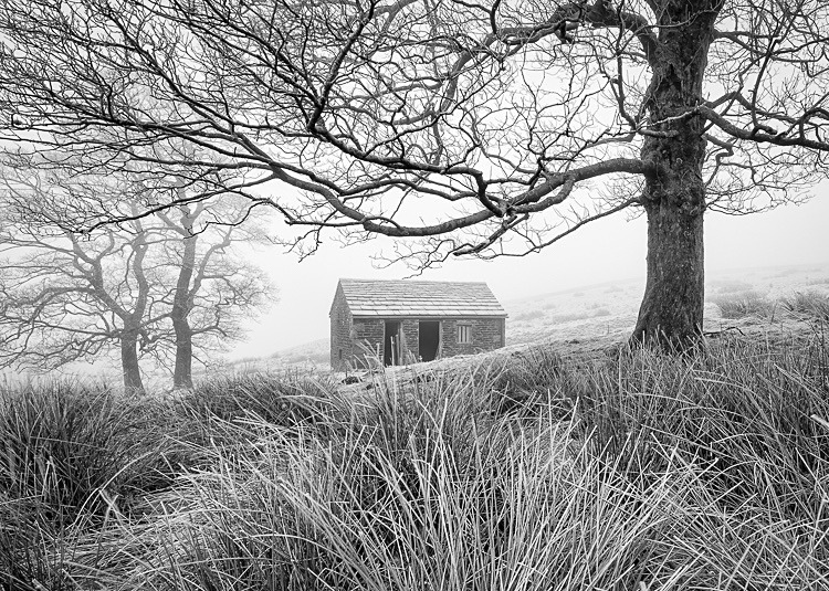 Barn beneath Shutlingsloe - Macclesfield Countryside