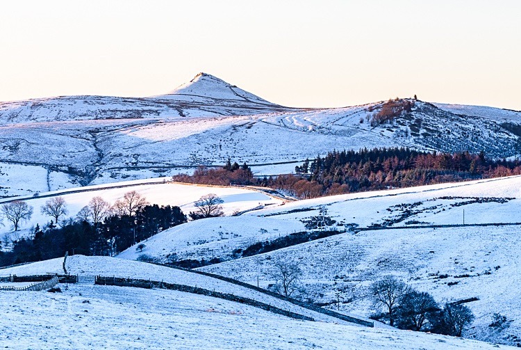 Shutlingsloe under snow (4) - Shutlingsloe