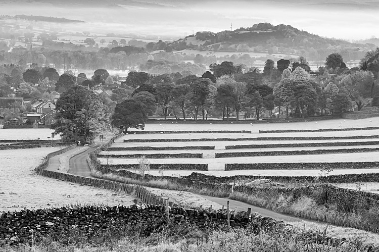 Towards Castleton from Winnats Pass (2) - Around Castleton