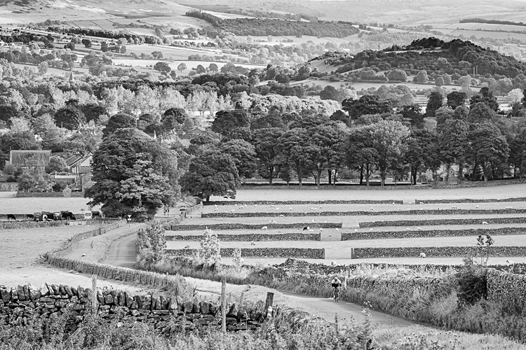 Towards Castleton from Winnats Pass (1) - Around Castleton