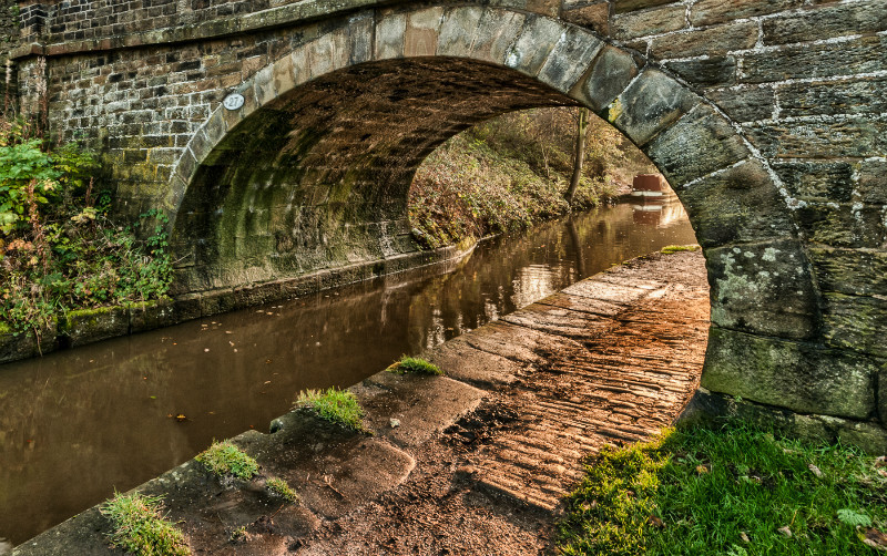 Bridge 27 on the Macclesfield Canal by photographer Mark Helliwell
