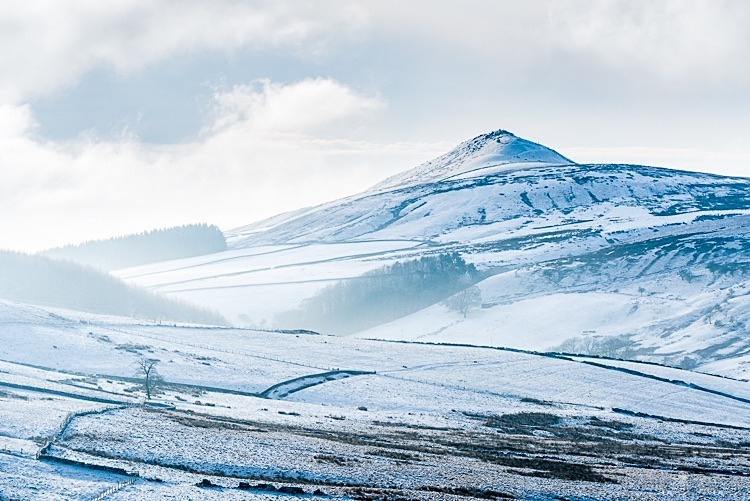 Shutlingsloe under snow (8) - Shutlingsloe
